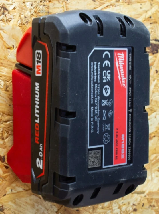 6x Uchwyt wieszak na baterie akumulator do MILWAUKEE M18 mocowanie czerwony